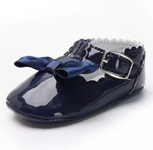 Soft Sole Moccasins in Glossy Navy